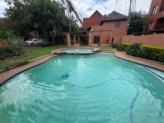 City Retreat Safari Sunninghill - 8