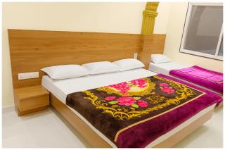 Hotel Premium IN Tulsi GH Near Shri Mahakaleshwar Jyotirlinga Temple - Fully Air Air Conditioning Rooms - Prime Location - 5