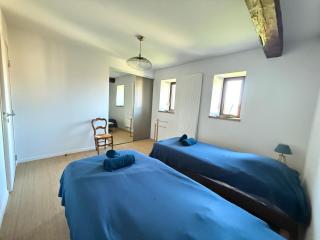 Le Pressoir, maison au calme, jardin, terrasse, 3 chambres, 2 sdb, 2 WC, parking privé, proche Bayeux et Arromanches au coeur des plages du débarquement - 2