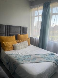 Hollywood heights - 0