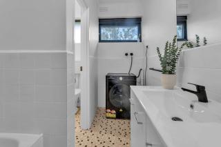 Barkly St Kilda Modern Escape by Ready Set Stay - 2