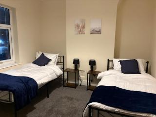 Stoke Work Stay - Contractors and Families - Sleeps 6 - 2
