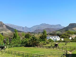 La Jolie Dauphine Guest House - 8