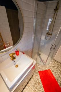 Checkered Wonderland at 19 Milbanke - 8