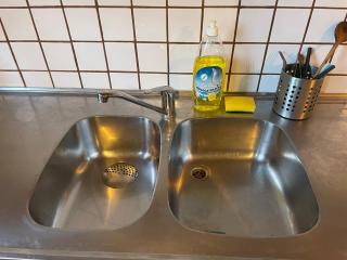 Balázs Guesthouse - in a green area, with our own garden - next to Metro 4 station - 3