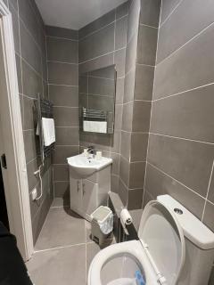 Beautiful 2-Bed apartment City Centre near LGI - 4