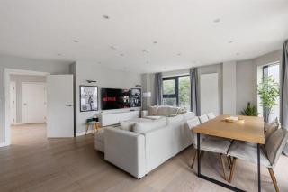 DAISI - 1 stop to London Bridge - 6