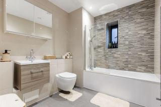 DAISI - 1 stop to London Bridge - London - 2