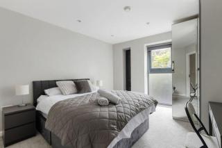 DAISI - 1 stop to London Bridge - 1