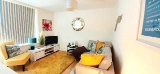 Sea Breeze, 2 BDR with en-suites, private parking, internet- sleeps 4 ppl - 0