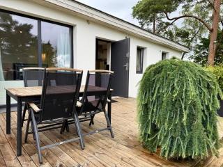 Worker and Families Villa Near the Lake - 3 BR - 6 Beds - Parking - Near Volvo - 8