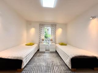 Worker and Families Villa Near the Lake - 3 BR - 6 Beds - Parking - Near Volvo - 2