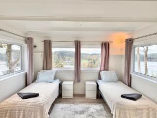 Workers House Villa Near the Lake - 4 BR - 8 Beds - Parking - Near Volvo - 5