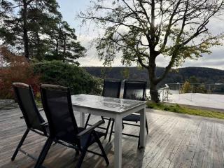 Workers House Villa Near the Lake - 4 BR - 8 Beds - Parking - Near Volvo - 2