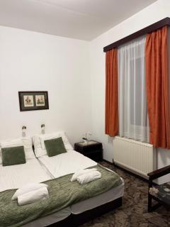 Aranyhídszálló - 1