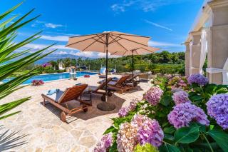 Beachfront House Mir with private pool and jacuzzi right at the beach in beautiful bay in Mirca - Brac - 1