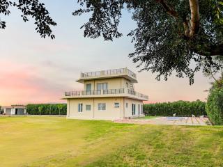 Lustra farms by Alaya Stays - 1