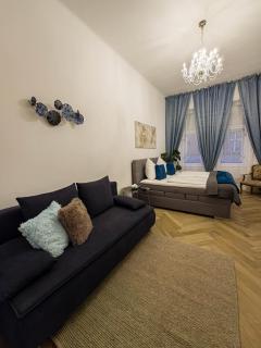 Rose Essence Suite - 4