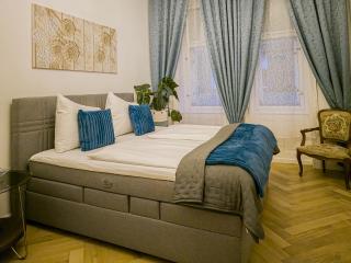 Rose Essence Suite - 1