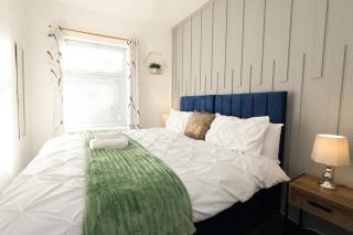 5 Bedrooms 2 Bathrooms Modern City Centre Home Free Parking - 9
