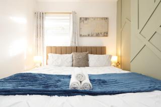 5 Bedrooms 2 Bathrooms Modern City Centre Home Free Parking - 3