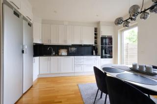 Premium Workers Villa - 3 BR - 2 Baths - Near Volvo - 7