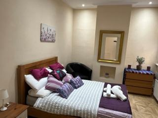 Spacious 4 bedroom flat in a desirable location - 7