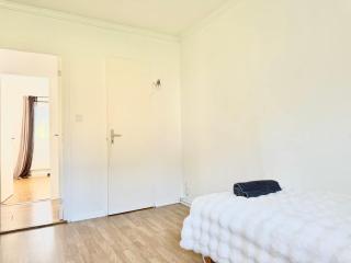 Perfect Workers Villa - 11 Beds - 7 BR - 2 Baths - Volvo - 8