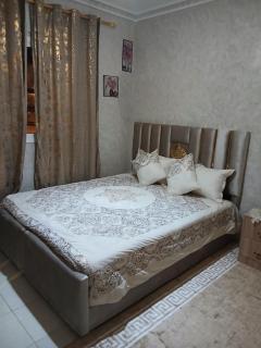 Modern Apartment with Balcony Facing Grand Stade de Tanger - 4