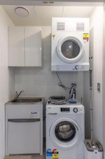 Stylish 1B with View n Parking Next to Westfield - 9