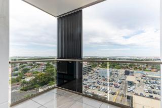 Stylish 1B with View n Parking Next to Westfield - 6