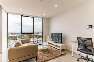 Stylish 1B with View n Parking Next to Westfield - 1