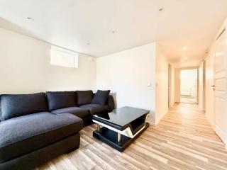 Workers Villa Basement - 3 BR - 6 Beds - 2 baths - Parking - Volvo - 6