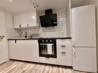 Workers Villa Basement - 3 BR - 6 Beds - 2 baths - Parking - Volvo - 2