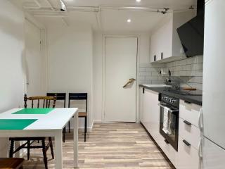 Workers Villa Basement - 3 BR - 6 Beds - 2 baths - Parking - Volvo - 1