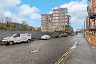 Luxurious, City Centre Location, Parking on Request The Pink Palace at Ryedale House - 9