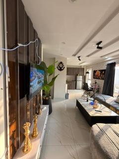 Cozy Furnished 1-Bed in Bahria Town Lahore - 5