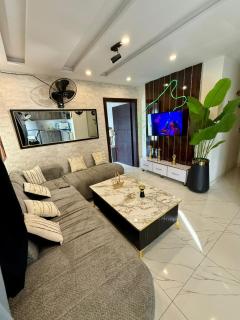 Cozy Furnished 1-Bed in Bahria Town Lahore - 1