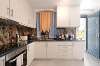Stylish villa Antika close to the shops and restaurants in Korissia, Kea - 4