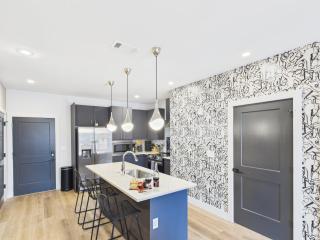 Bourbon Street Blues-Odyssey-Pool&Gym-Mins 2 Broadway - 2