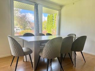 Workers Villa - 3 Bath - 11 Beds - Parking - Volvo - 8