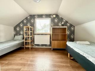 Workers Studio - 4 Beds - Near Volvo - Parking - 2