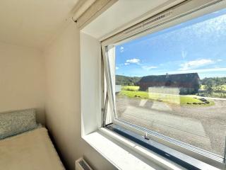 Workers Apartment - 5 BR - 1 Bath - Volvo - Parking - 6