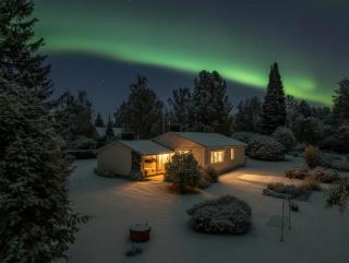 Charming 3BR Home - River Views & Private Sauna - 0