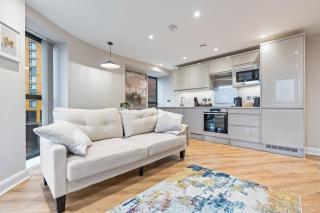 Penthouse Apartment in Central Leeds Near Train Station Free WiFi Free Parking - 6