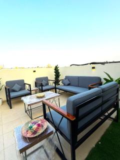 شقة فخمة مع جلسة خارجية - Self Entry - 1