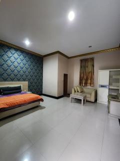 Modern Cozy Poolfront Guest House by Navastay Hanjawar - 2