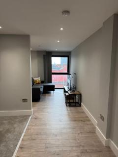 Modern & Spacious Studio Apartment in Leicester - 3
