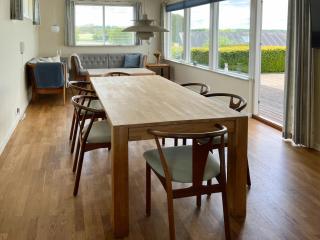 70S Holiday Home With Views Over The Sea - 8