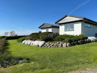 70S Holiday Home With Views Over The Sea - 6